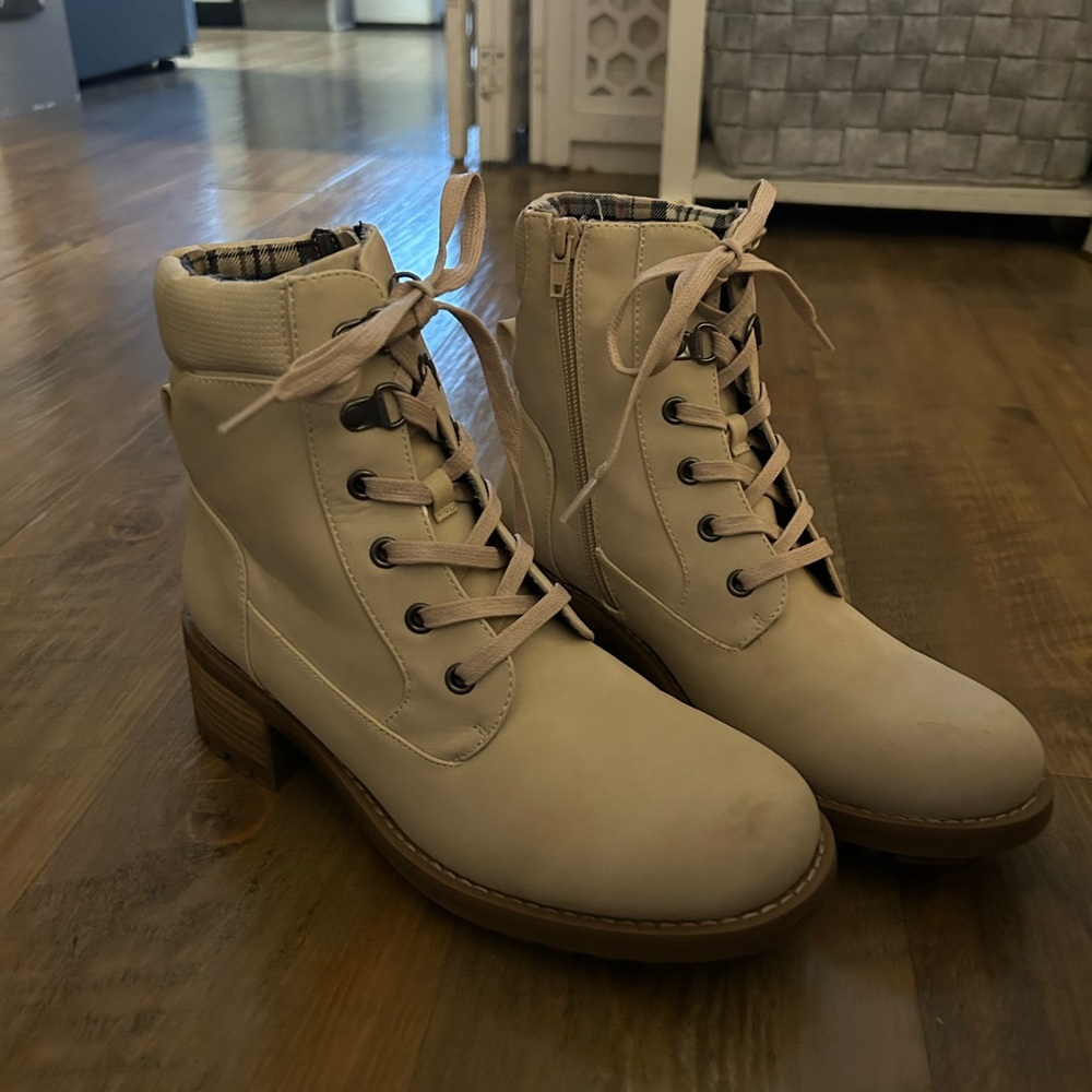 Crown Vintage Lace Up Cream Boots